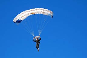 皮特·卡普尔迅猛的反应速度，成为袋鼠队进攻的加速器，皮特卡瑞尔