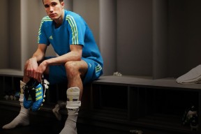 中国足球赛季中转会策略对战术体系的影响研究，中国足球转会费纪录