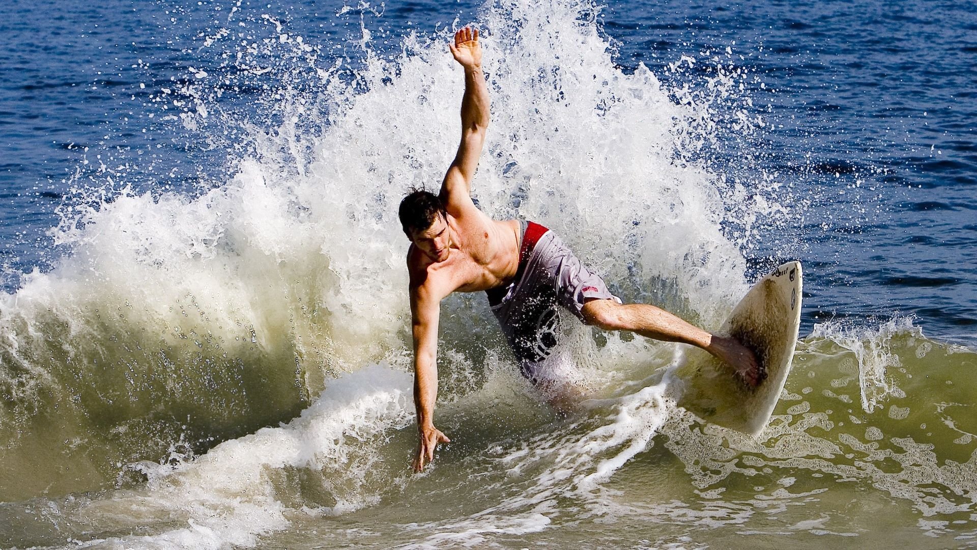 体育场馆夜间灯光秀成为城市新名片，体育场馆灯光配置方案